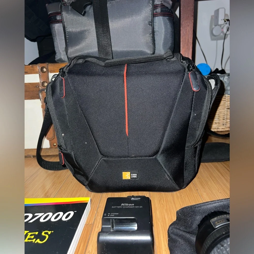 Nikon D7000 + 2 Lenses + Accessories